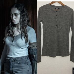 NWT Michael Lauren REVOLVE Size  m Gray Vance Fitted Ribbed Henley Top Thumbhole